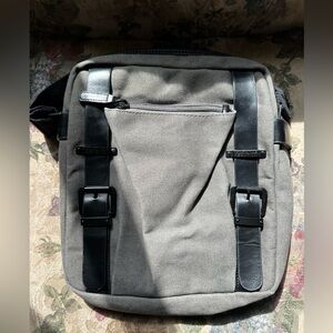 Kenneth Cole Reaction Olive Green Canvas Men's Messenger Bag